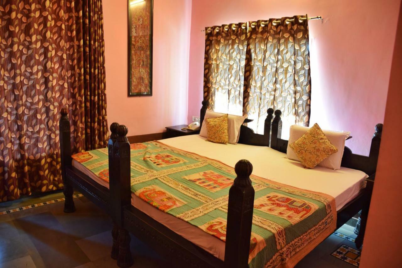 Hotel Kurabar Kothi Udaipur Exterior foto